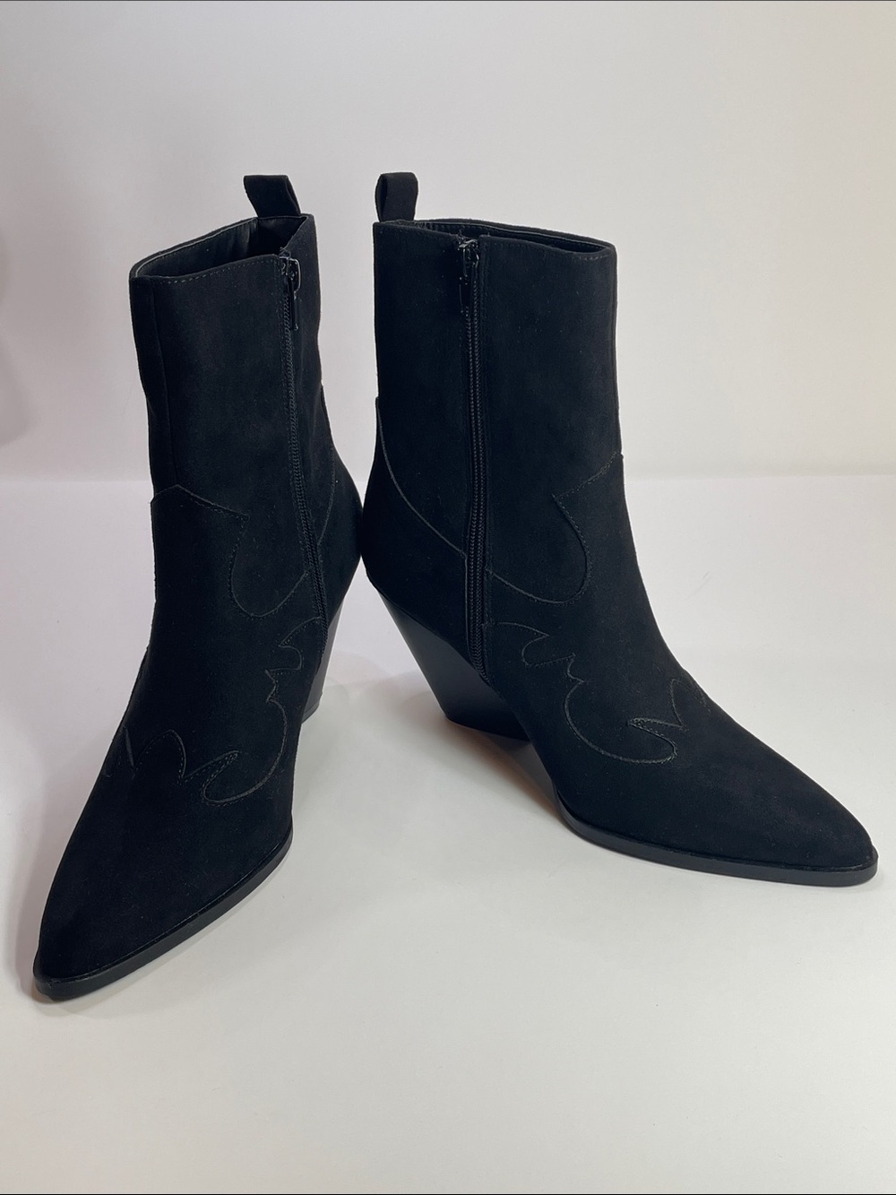 Qupid Women's Black Suede Pointed Western Ankle Boots Size 7
